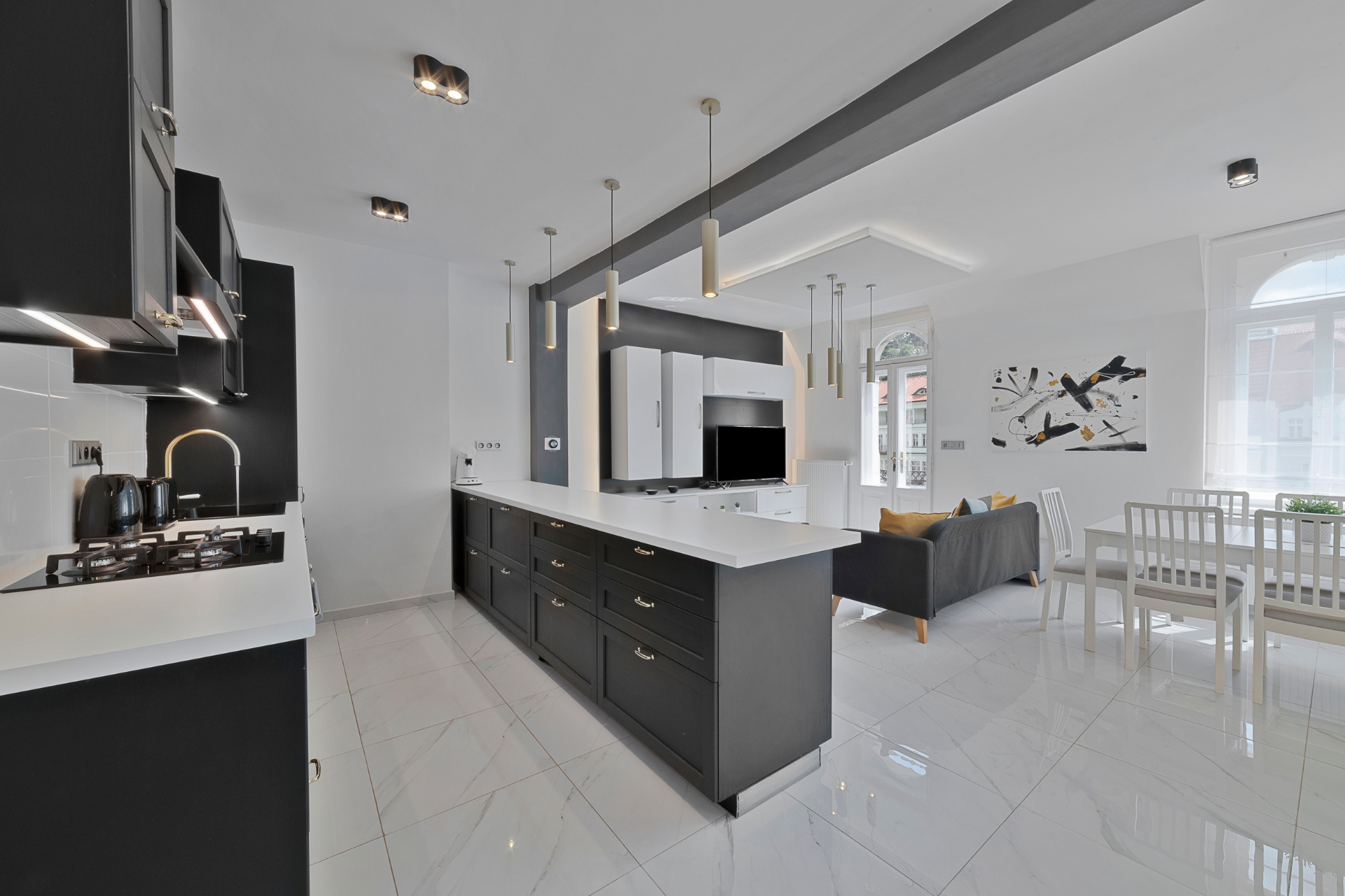 Boutique Apartment Owned by Emperor Peter The Great With 2 Balconies & Jacuzzi — interiér
